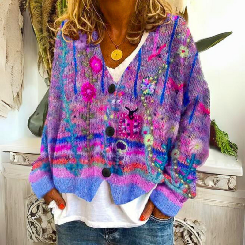 DamenStrickjackemitV-Ausschnitt_BlumenstickereiundlangenArmeln_1.png