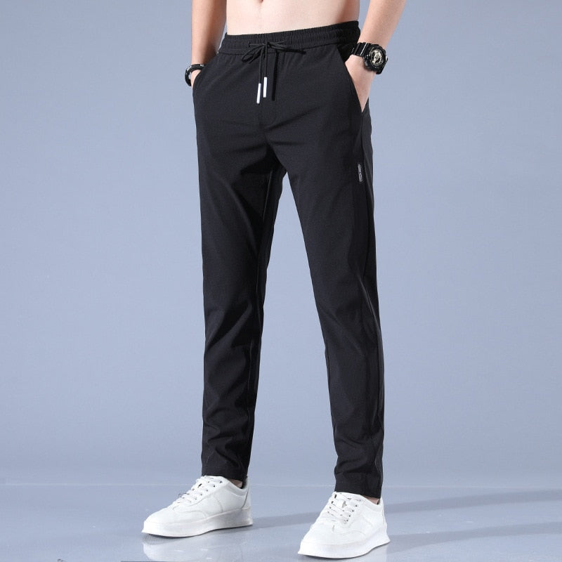 Herren-JogginghosemitKordelzuginderTailleundSeitentaschen_1.jpg