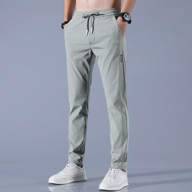 Herren-JogginghosemitKordelzuginderTailleundSeitentaschen_2.jpg