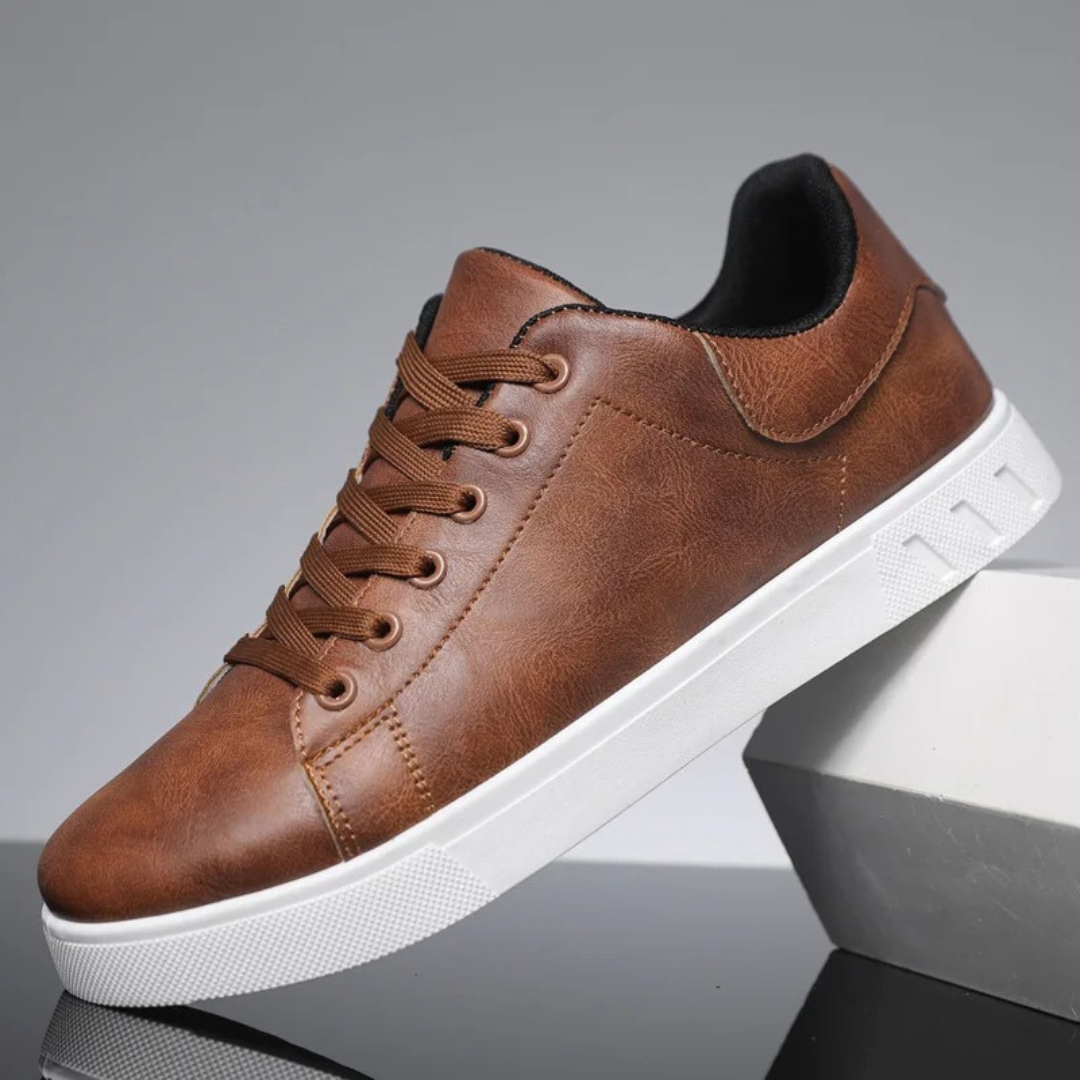 Low-Top-SneakerfurHerrenmitGummisohleundSchnurungvorne_1.png