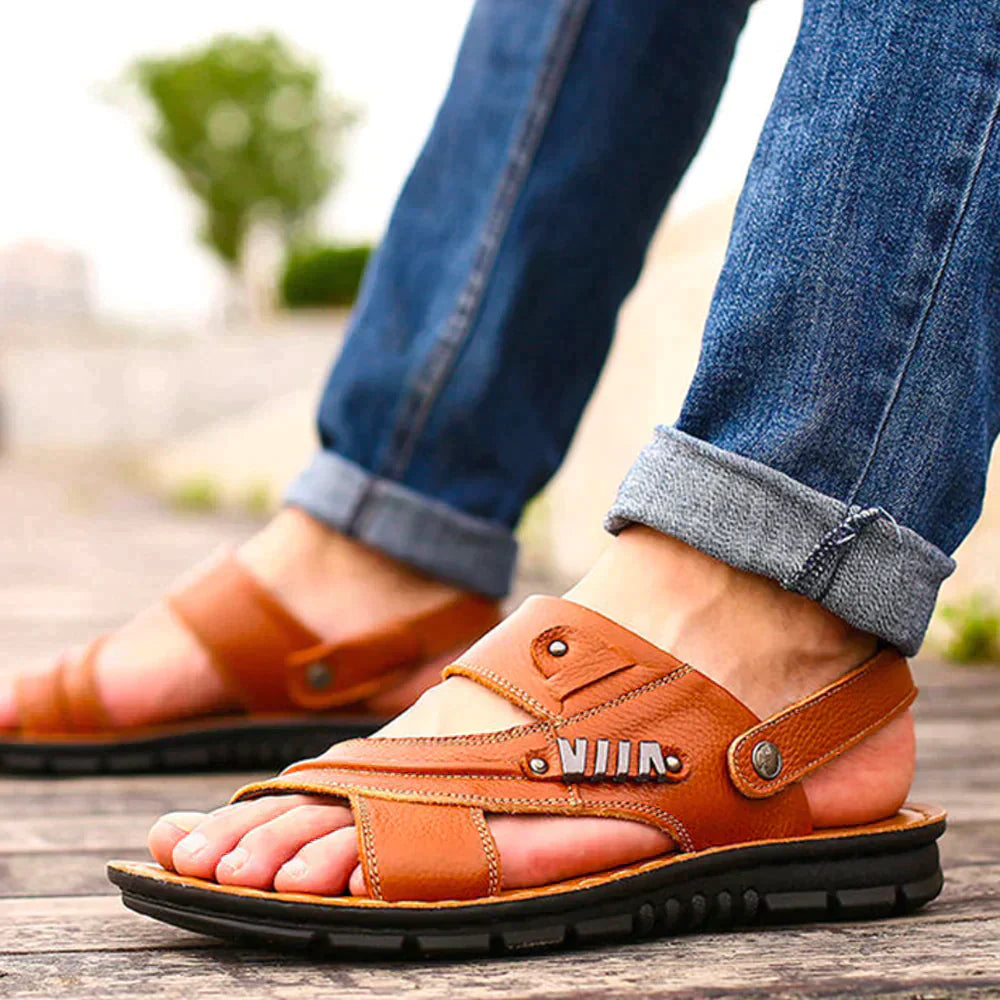 OffeneHerren-SommersandalenmitRiemenundrutschfesterSohle_1.jpg