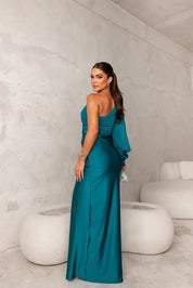 Satin-Maxikleid für Damen mit einem Träger und hohem Seitenschlitz