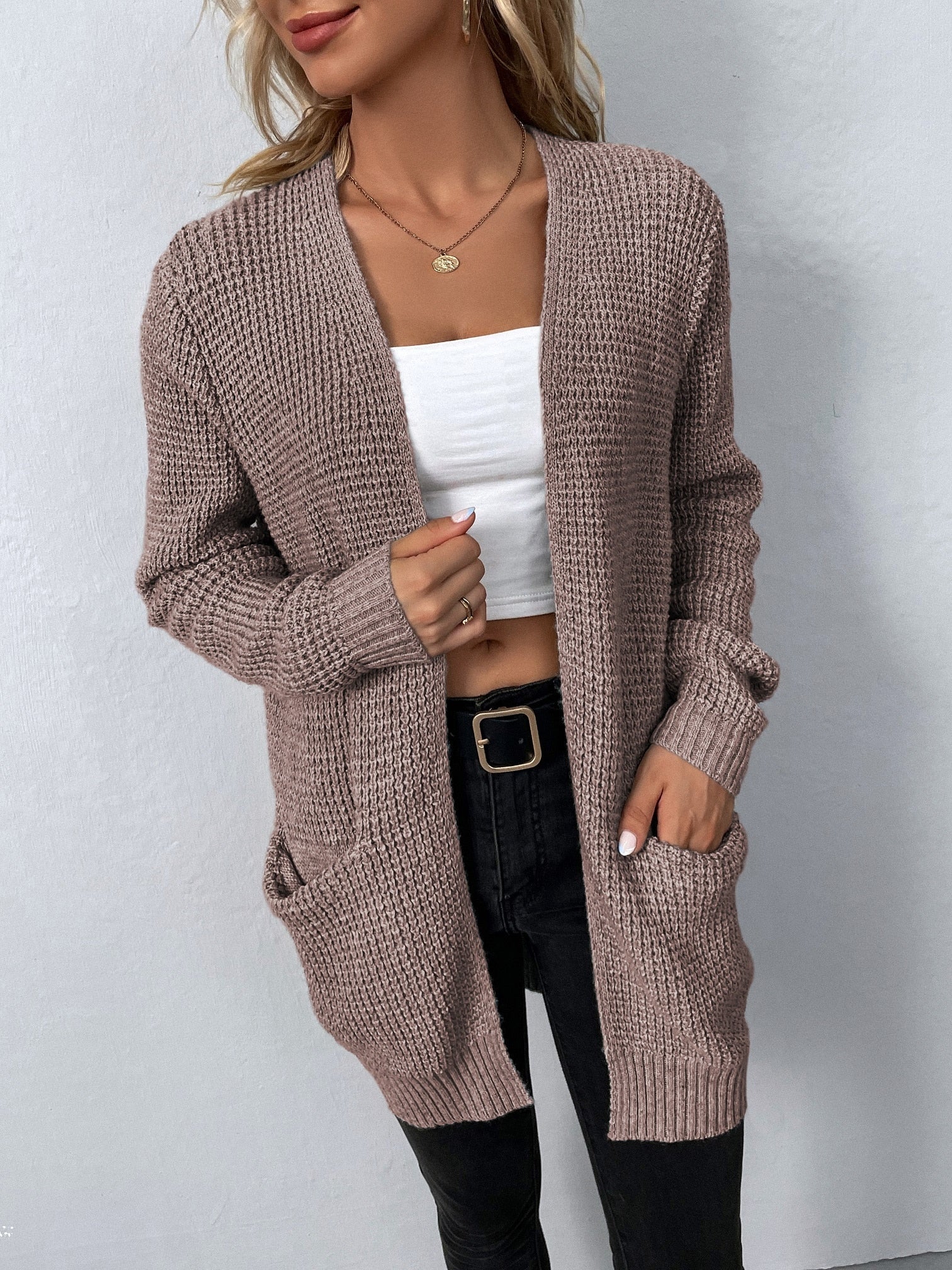 Klassische kuschelige lange Strickjacke für Frauen