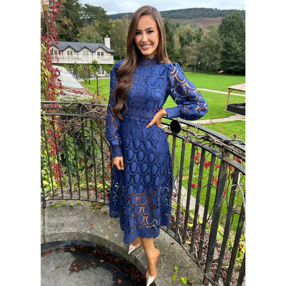 Midi-Kleid aus Spitze für Damen mit langen Ärmeln und Stehkragen