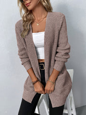 Klassische kuschelige lange Strickjacke für Frauen