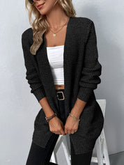 Klassische kuschelige lange Strickjacke für Frauen