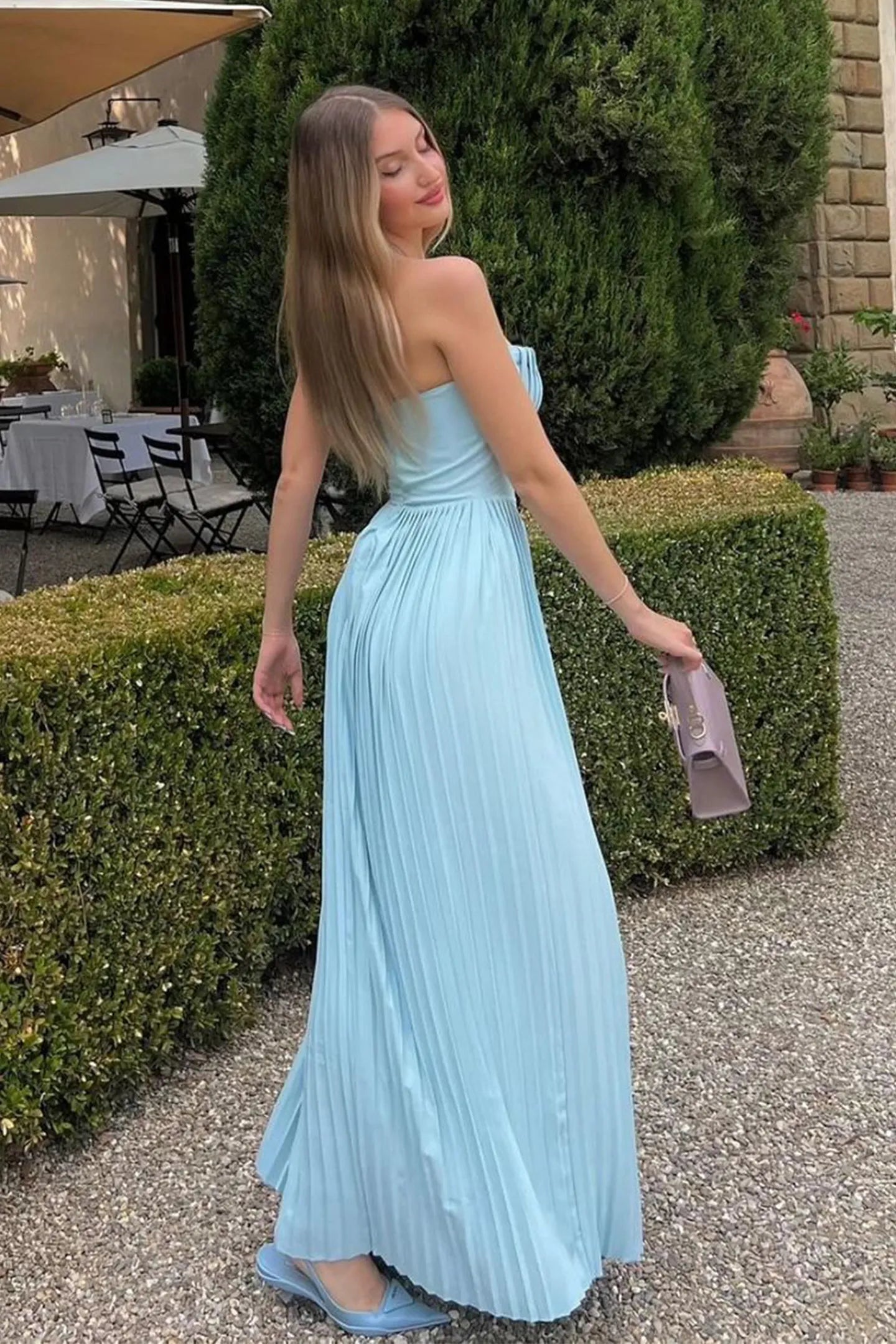 Frauen-Maxikleid aus Chiffon-Mischgewebe mit Plissee und ohne Träger