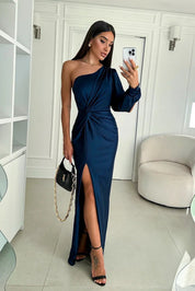Satin-Maxikleid für Damen mit einem Träger und hohem Seitenschlitz
