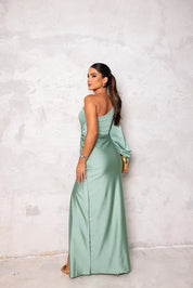 Satin-Maxikleid für Damen mit einem Träger und hohem Seitenschlitz