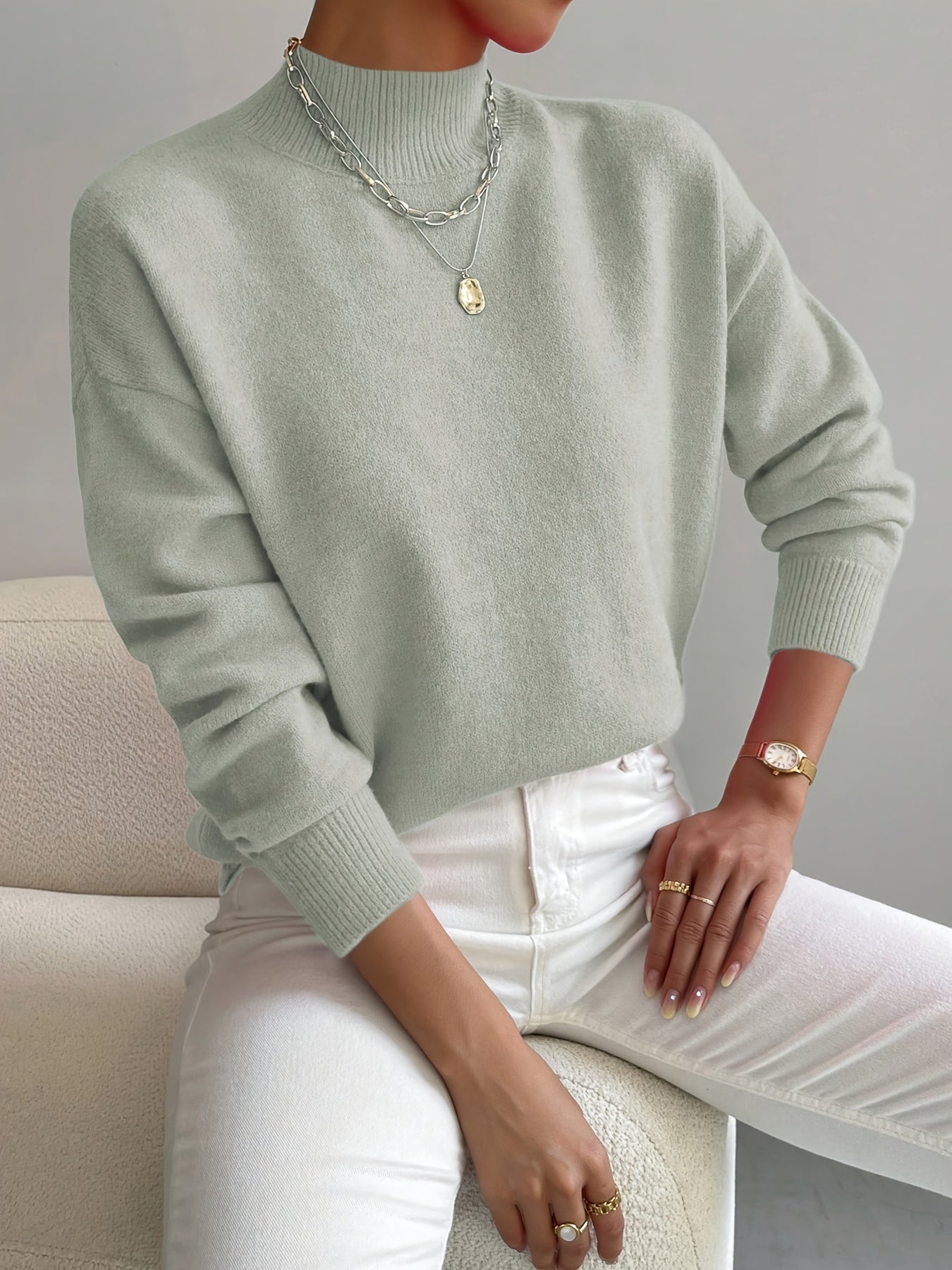 Women's roll-neck sweater with ribbed cuffs and long sleeves