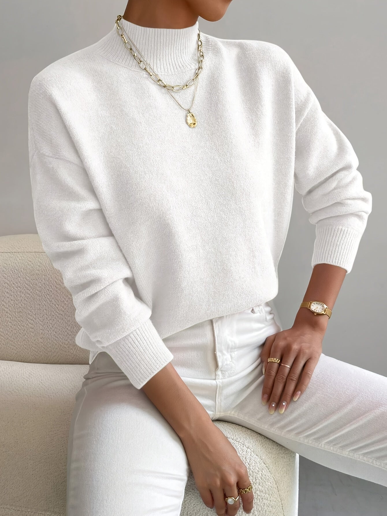 Women's roll-neck sweater with ribbed cuffs and long sleeves