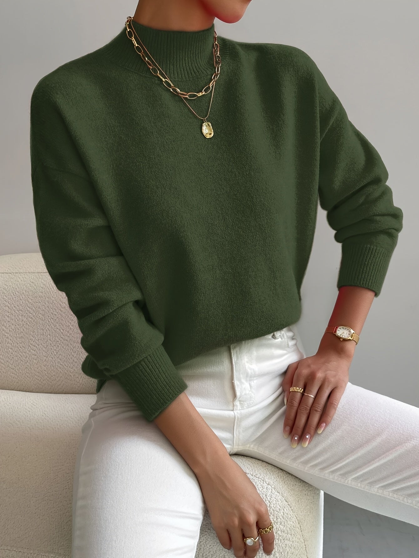 Women's roll-neck sweater with ribbed cuffs and long sleeves