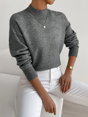 Women's roll-neck sweater with ribbed cuffs and long sleeves