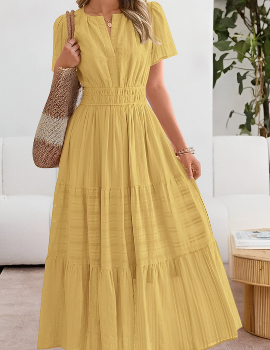 Damen-Sommerkleid_im_Boho-Stil_mit_fliessender_Silhouette__1_7a8cc0be-4f6e-400f-9834-08bb62aa4722.png