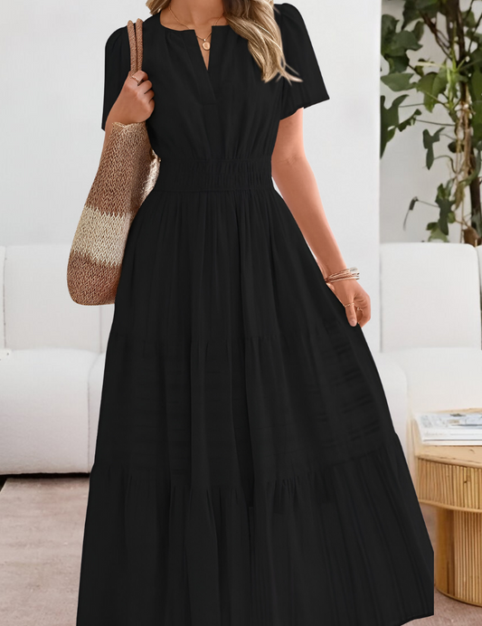 Damen-Sommerkleid_im_Boho-Stil_mit_fliessender_Silhouette__2.png