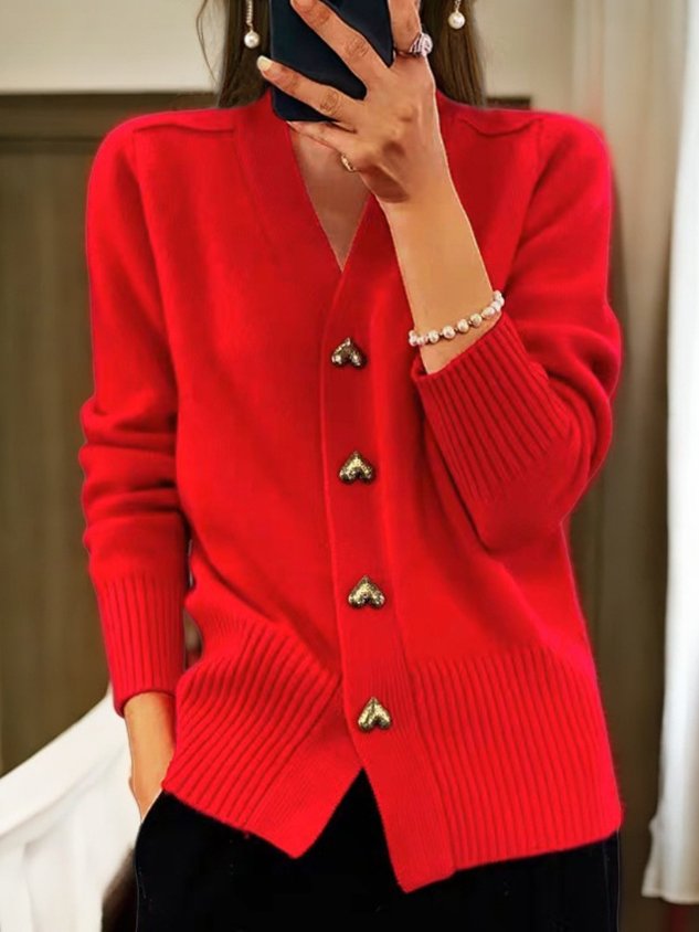 Women's cardigan with heart-shaped buttons and ribbed hem