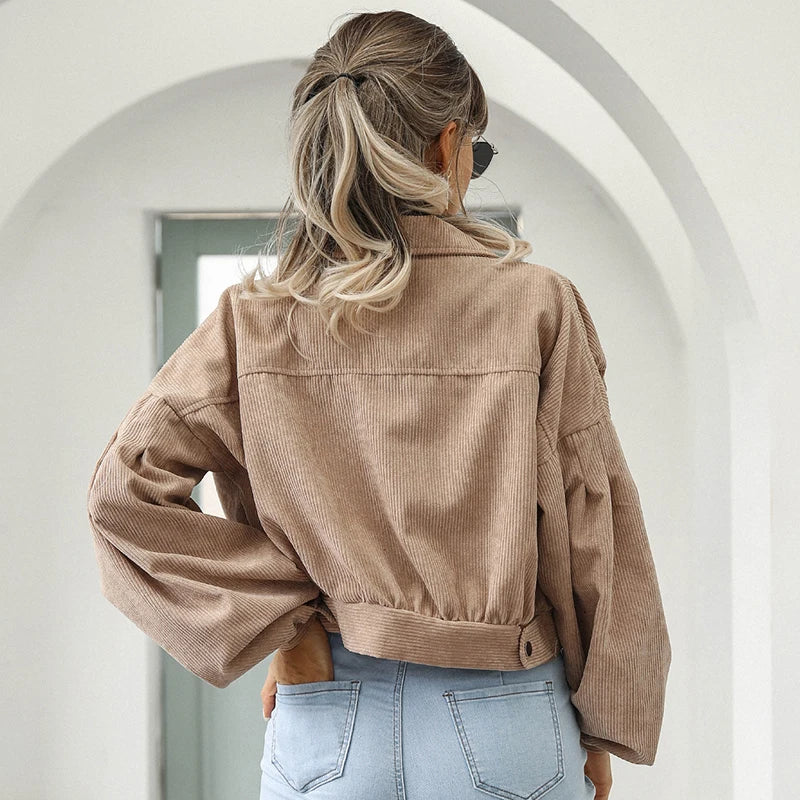 Damen Cropped Jacke mit Knopfverschluss und Klappentaschen