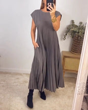 Damen Plissee Maxikleid mit Kappenärmeln und Rundhalsausschnitt