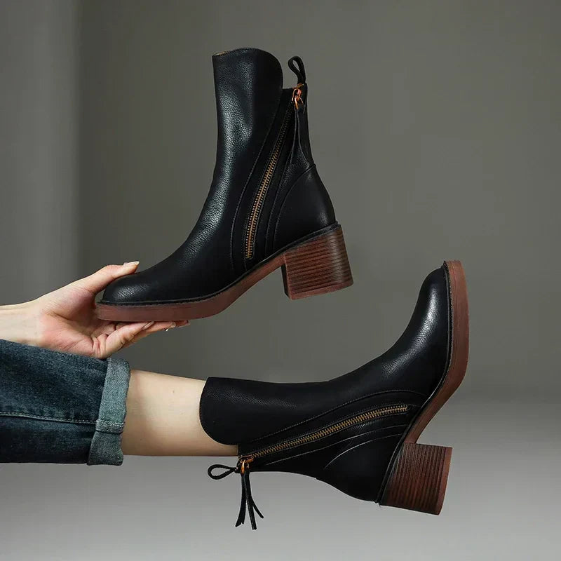 DamenStiefelettenmitseitlichemReissverschlussundBlockabsatz_1.webp