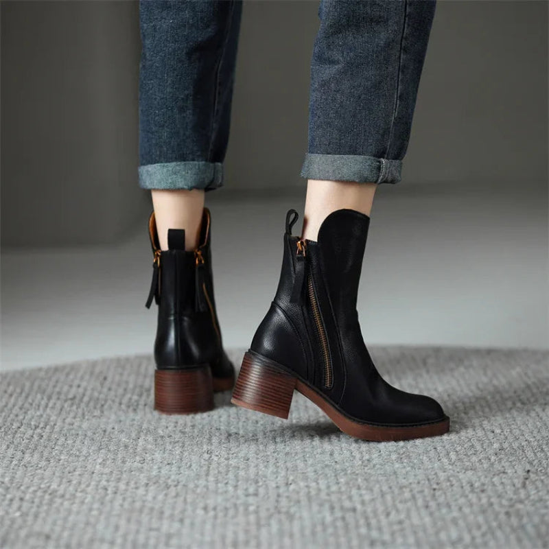 Damen Stiefeletten mit seitlichem Reißverschluss und Blockabsatz