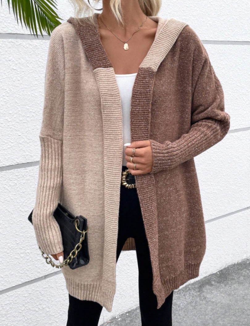 DamenStrickjackemitlangenArmeln_KapuzeundRippbundchenamSaum_1.jpg