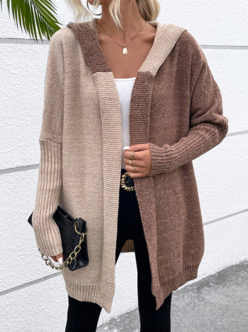 Damen Strickjacke mit langen Ärmeln Kapuze und Rippbündchen am Saum