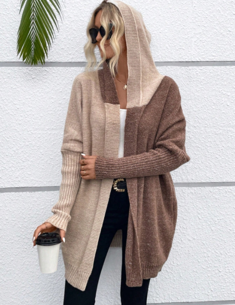DamenStrickjackemitlangenArmeln_KapuzeundRippbundchenamSaum_2.jpg