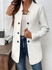 Women's blazer with lapel collar and button closure