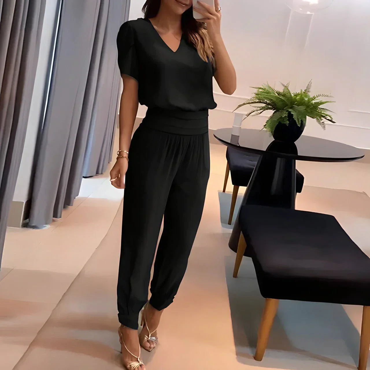 Damenbluse mit V-Ausschnitt und taillierte Hose für jede Jahreszeit
