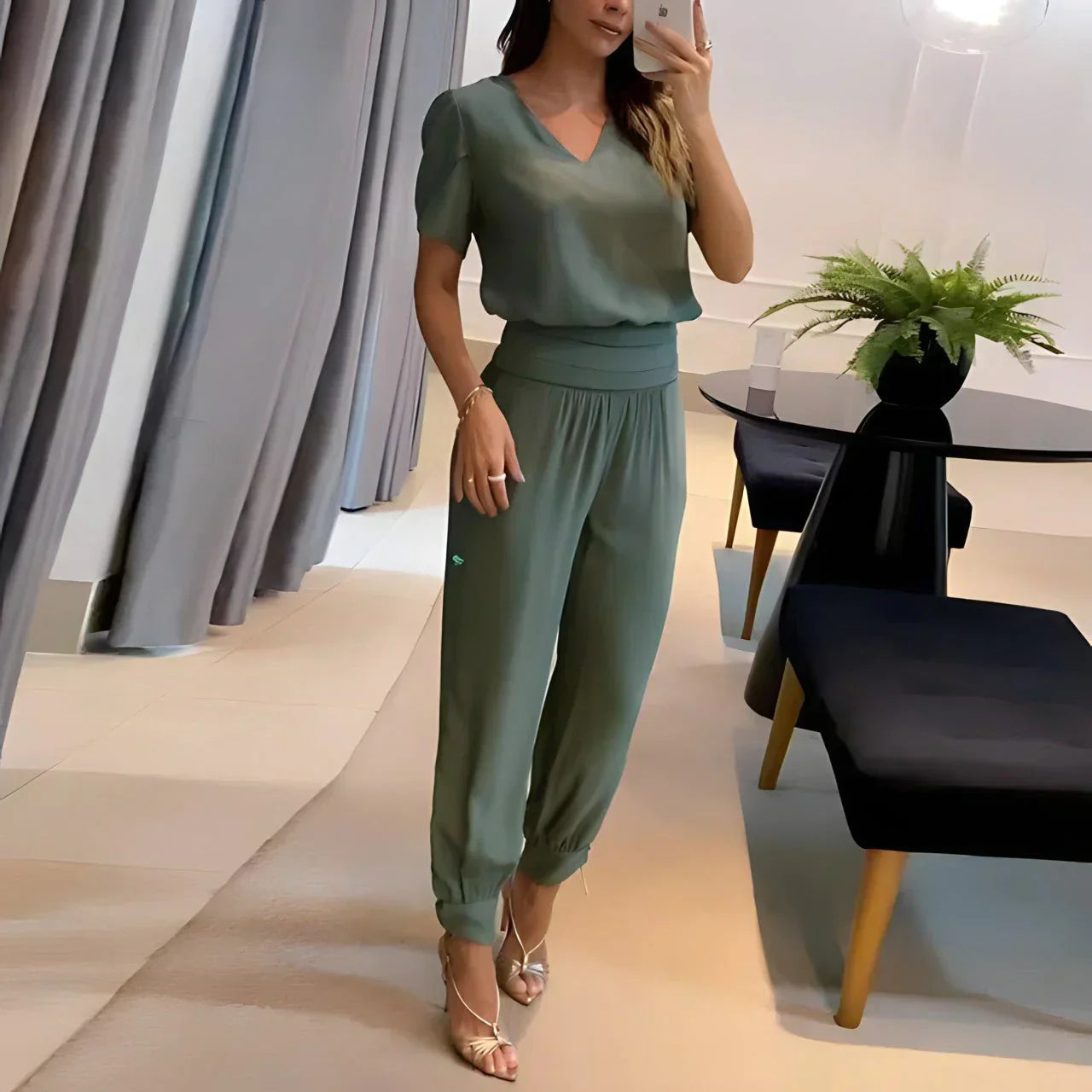 Damenbluse mit V-Ausschnitt und taillierte Hose für jede Jahreszeit