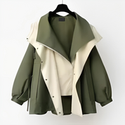 Damenjacke mit weitem Kragen und Druckknopfverschluss