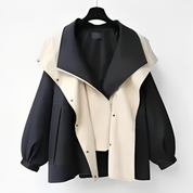 Damenjacke mit weitem Kragen und Druckknopfverschluss