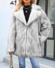 Women's coat with lapel collar and front closure