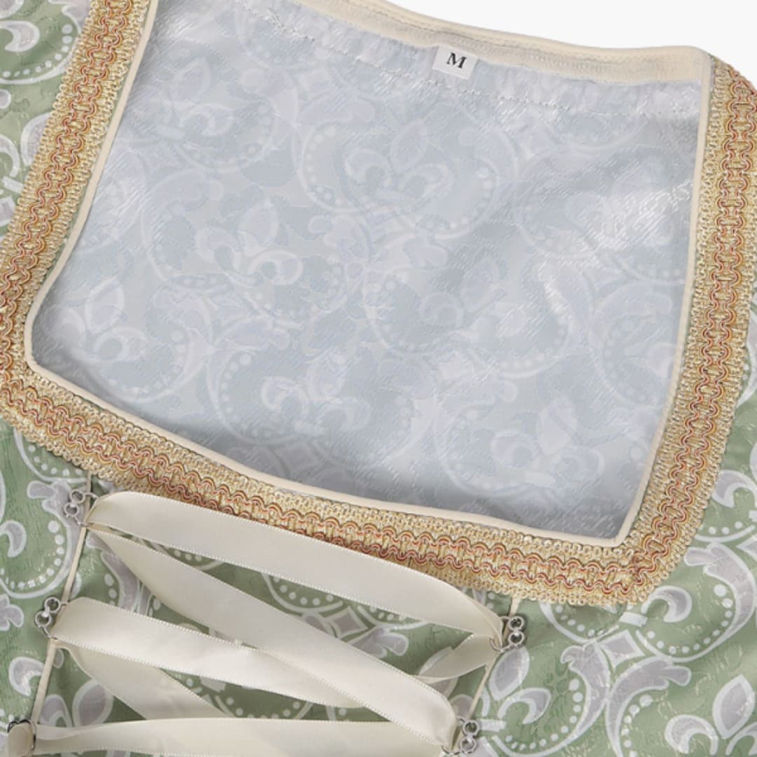 Dirndl kleid mit Quadrat-Ausschnitt und SatinTaille