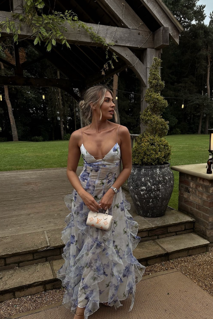 Maxikleid für Damen mit Trägern, gestuftem Rock und plissiertem Oberteil