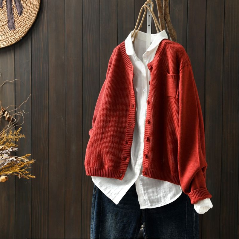 Women's oversized cardigan with button closure and front pocket