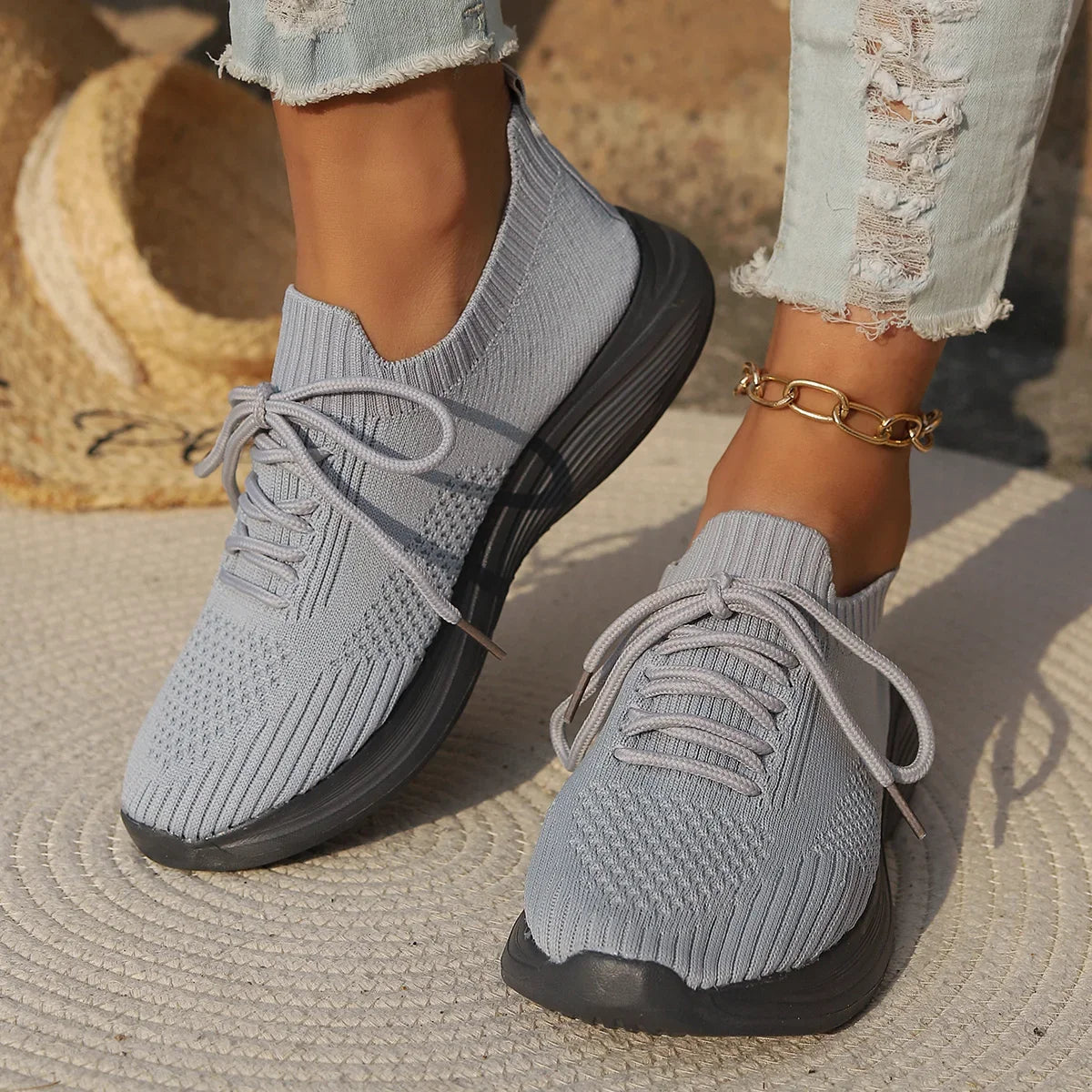 Gestrickte Damen-Sneakers mit Schnürung vorne und Schlupfpassform