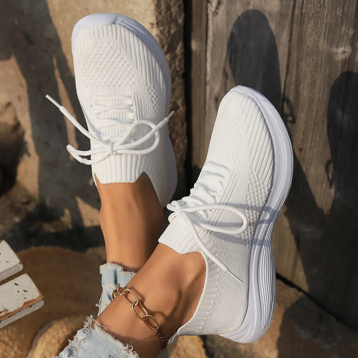 Gestrickte Damen-Sneakers mit Schnürung vorne und Schlupfpassform