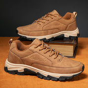 Herren-Schnürsneaker mit niedrigem Schaft gepolstertem Kragen und Profilsohle