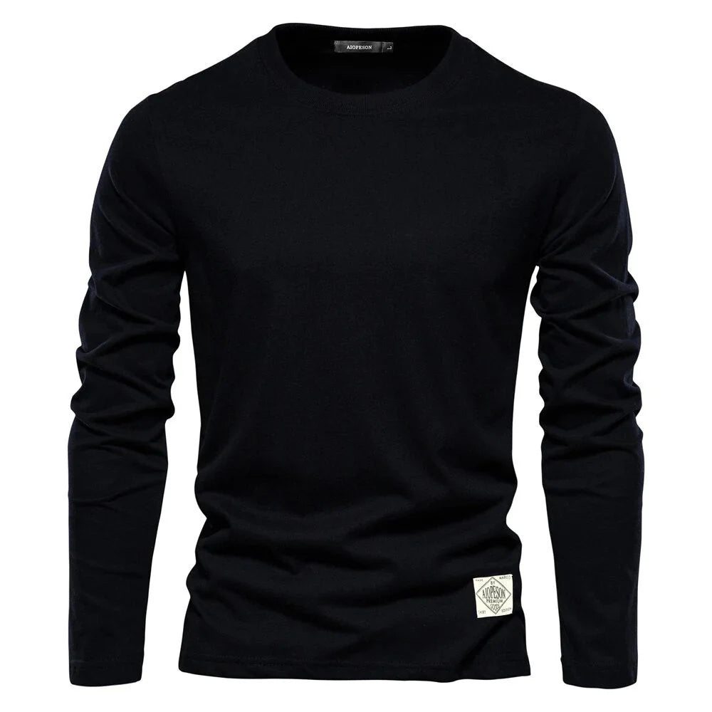 Men's long-sleeved T-shirt with round neck and hem label