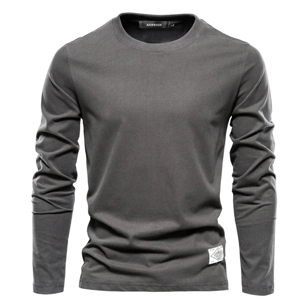 Men's long-sleeved T-shirt with round neck and hem label