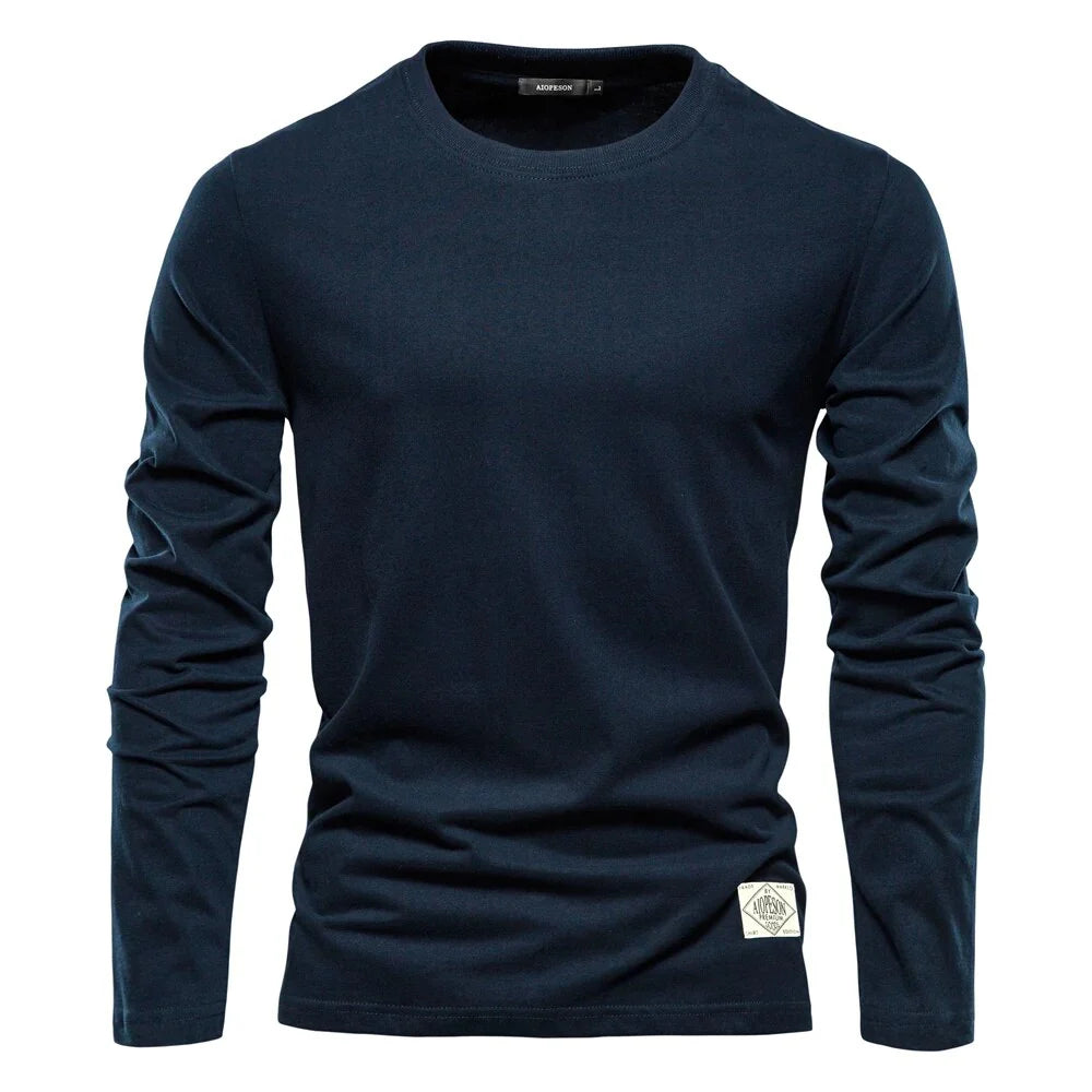 Men's long-sleeved T-shirt with round neck and hem label