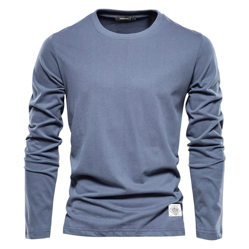 Men's long-sleeved T-shirt with round neck and hem label