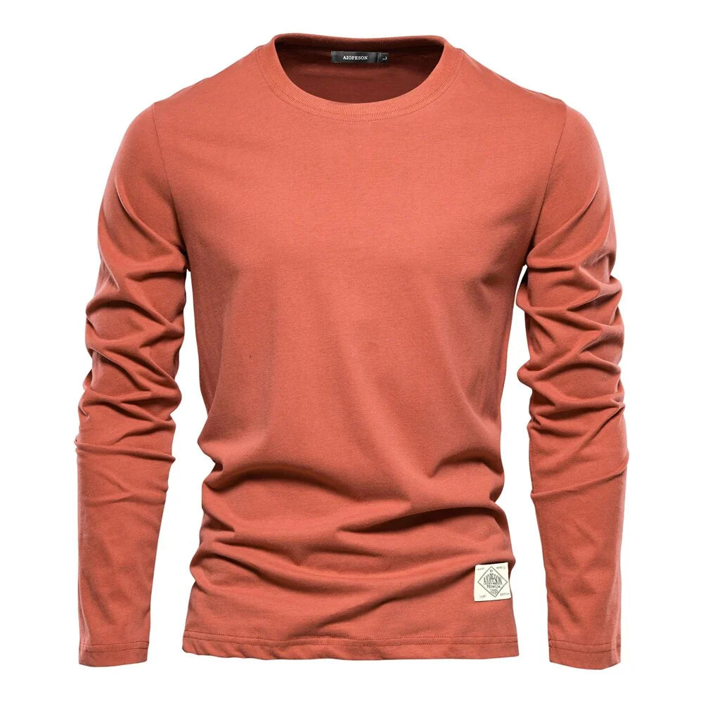 Men's long-sleeved T-shirt with round neck and hem label