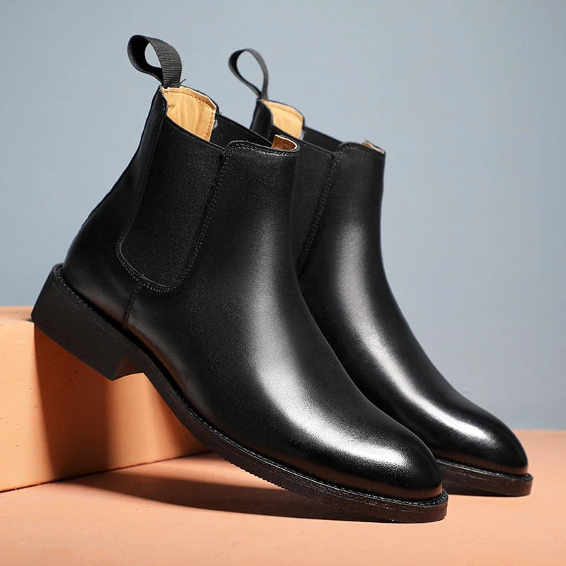 Herren Stiefeletten mit elastischen Seiteneinsätzen und Zuglasche hinten