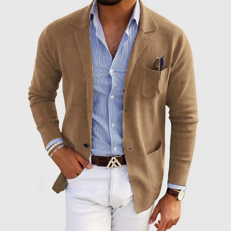 Herrenblazer mit gekerbtem Revers und aufgesetzten Taschen für die ganze Saison