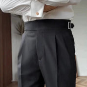Herrenhose mit hohem Bund und Vorderfalten