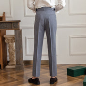Herrenhose mit hohem Bund und Vorderfalten