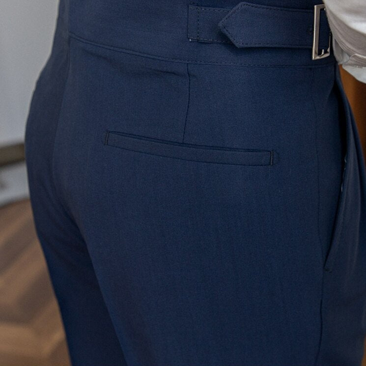 Herrenhose mit hohem Bund und Vorderfalten