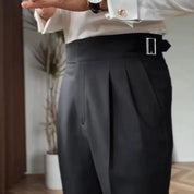 Herrenhose mit hohem Bund und Vorderfalten